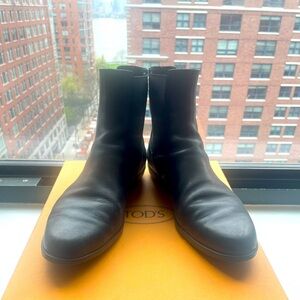 Tod’s Black Leather waterproof boots size 38.